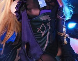 泳池的私语：Sally Dorasnow的美图资源不再神秘